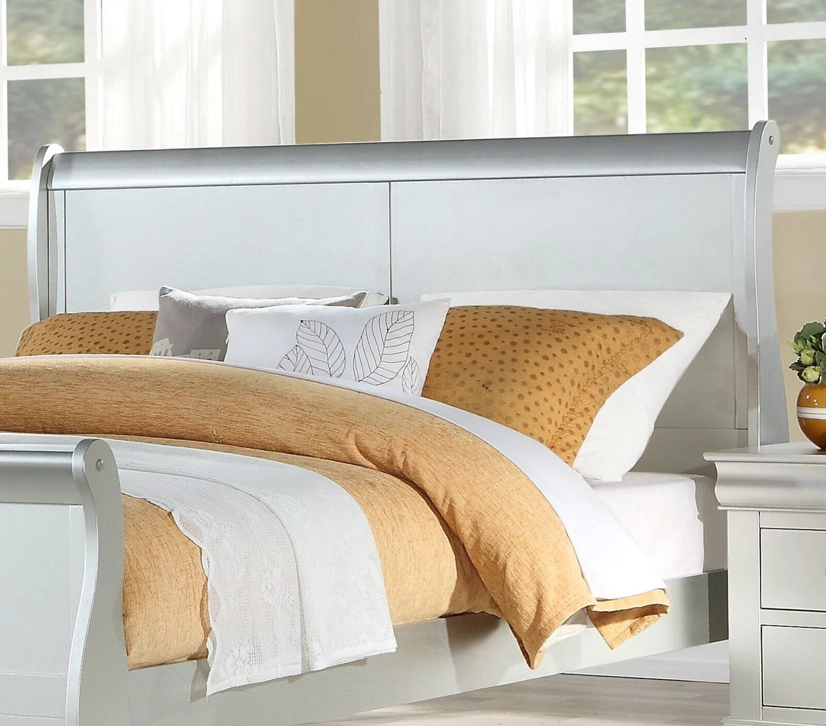 3pc Bedroom Set Eastern King Bed 2x Nightstands Q350839