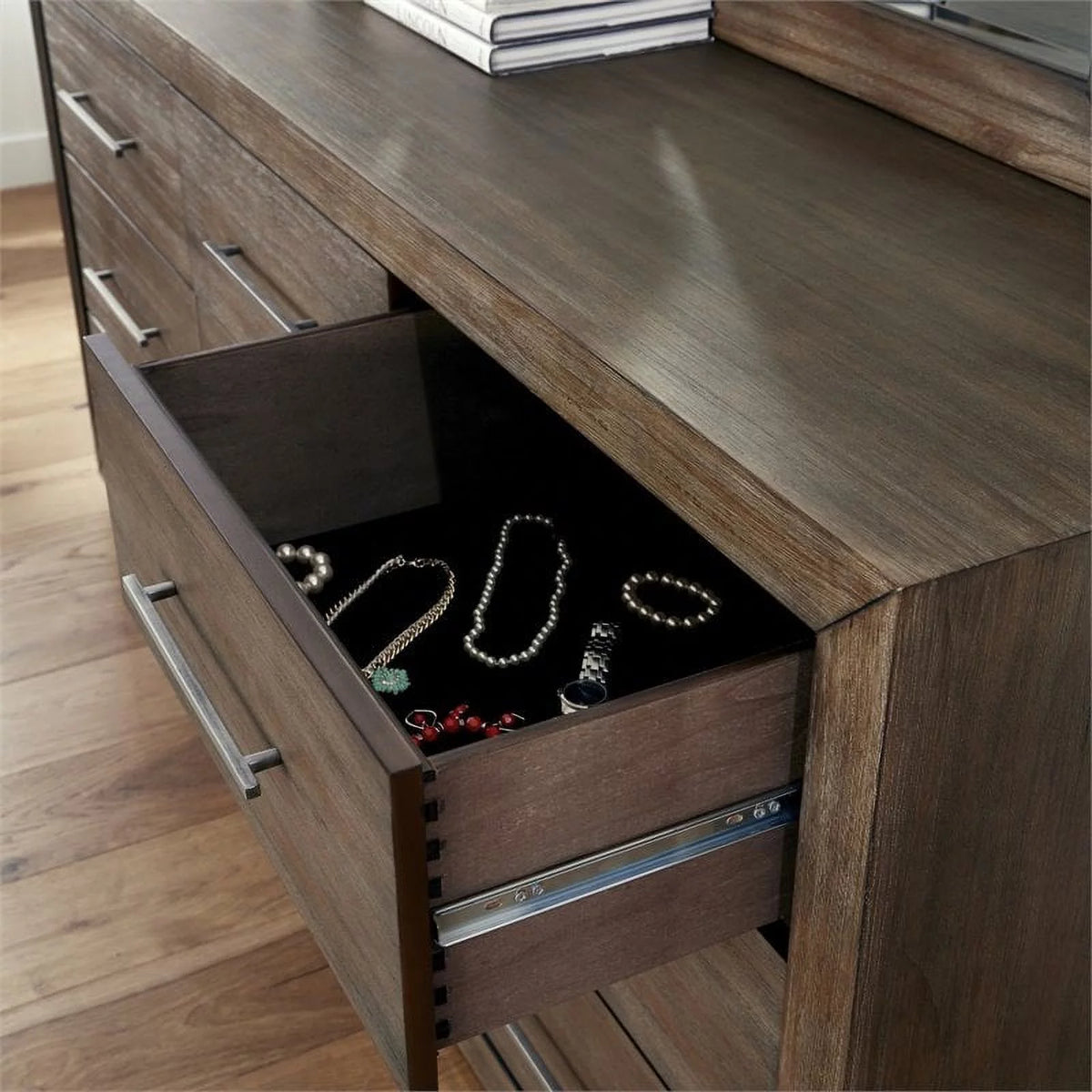 9 Drawer Dresser U8976