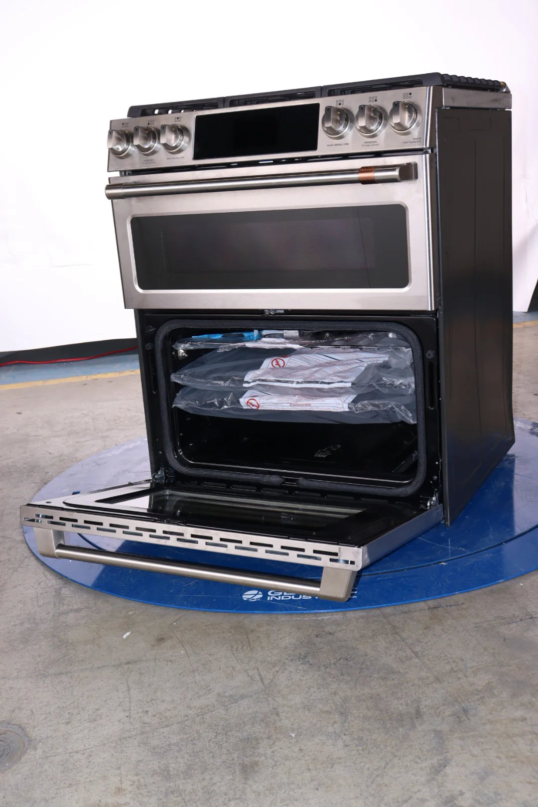 30 In. Slide-In Double-Oven Gas Convection Range Q2115