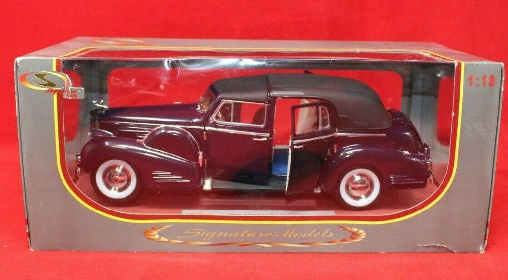 Red 1/18 Diecast Model Car I613913