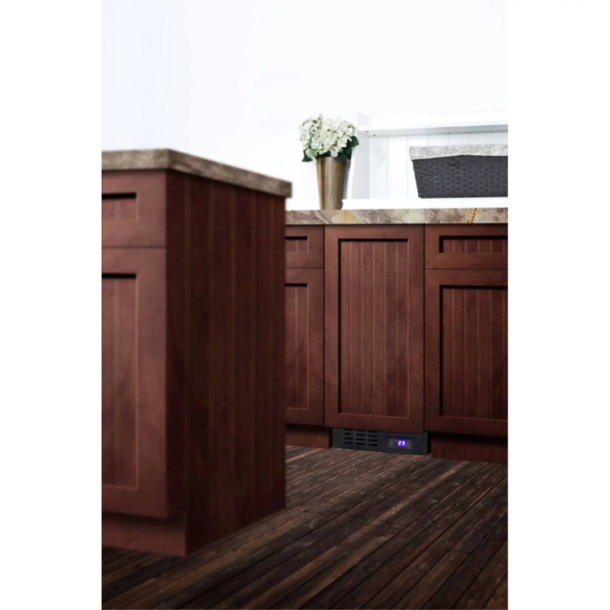 15" Frost-Free Freezer with Integrated Door Frame O863