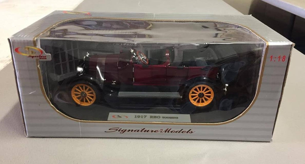 Red 1/18 Diecast Model Car I613913