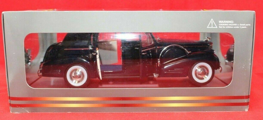 Red 1/18 Diecast Model Car I613913