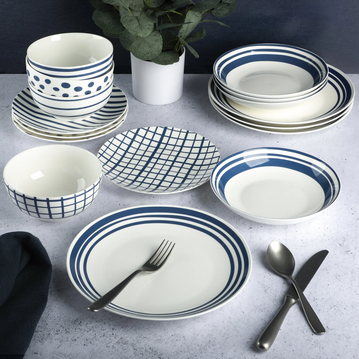 Light Blue 16-Pieces Fine China Dinnerware Set W391619