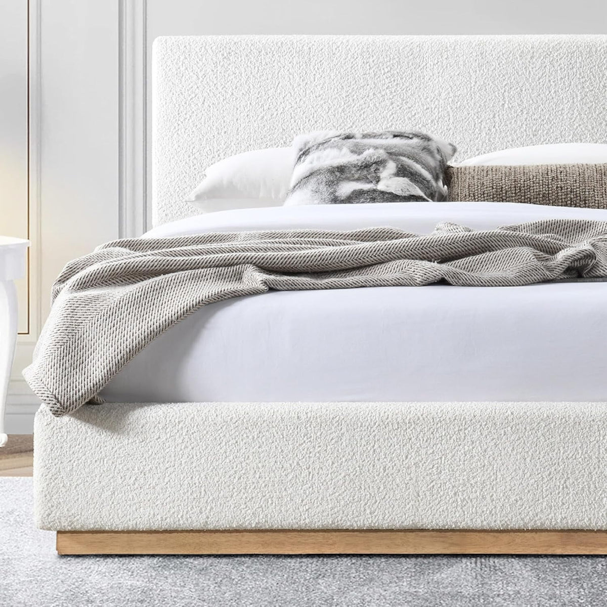 Queen Boucle Platform Bed F825520